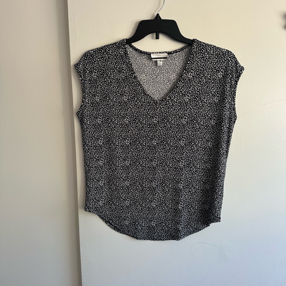 Jules & Leopold Black Blouse with White Dot Print V-Neck